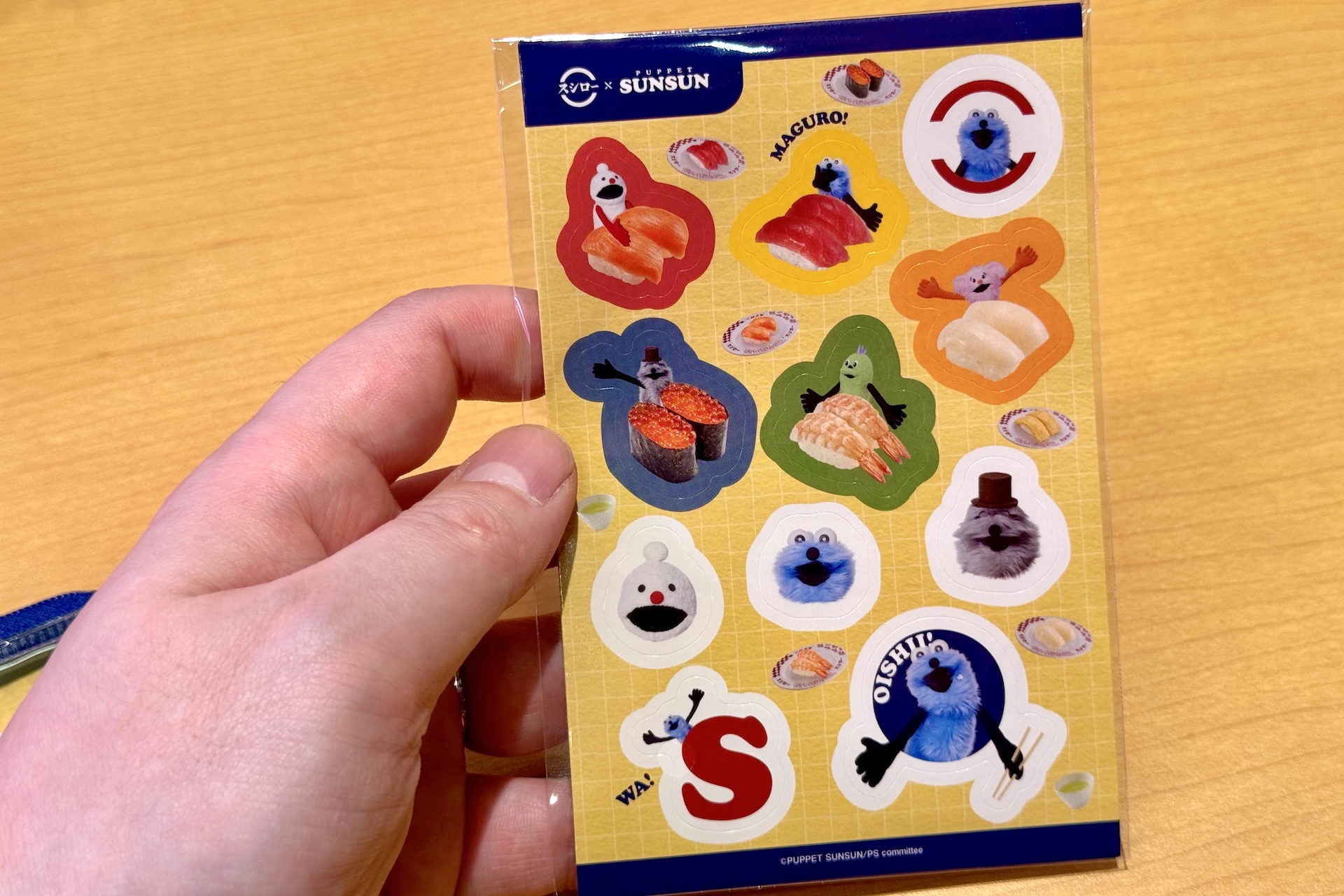 クリアポーチは全部で3種。スンスンらしいポップでカラフルなデザインとなっている