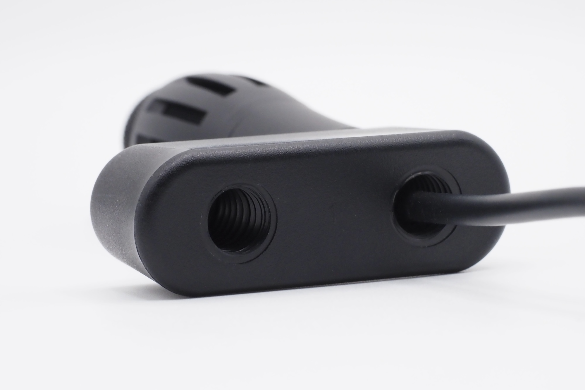 マイクに備え付けられているジョイントパーツ。業界標準の「3/8インチネジ」に対応している