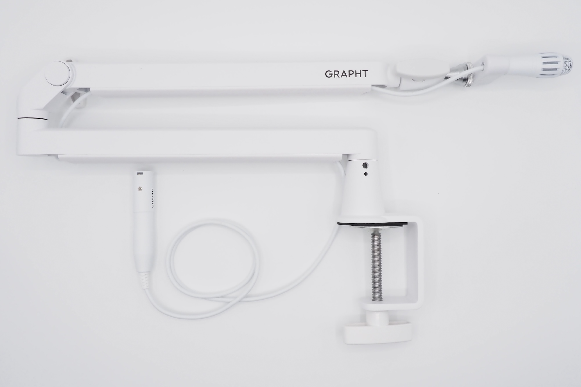 隅から隅まで白色のマイク環境も珍しい。デスク環境にあわせて統一しよう！