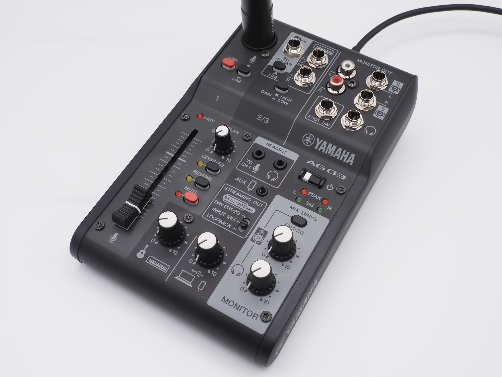 ボイスチャットや配信用途の場合は、これにてケーブル類の接続は以上となる