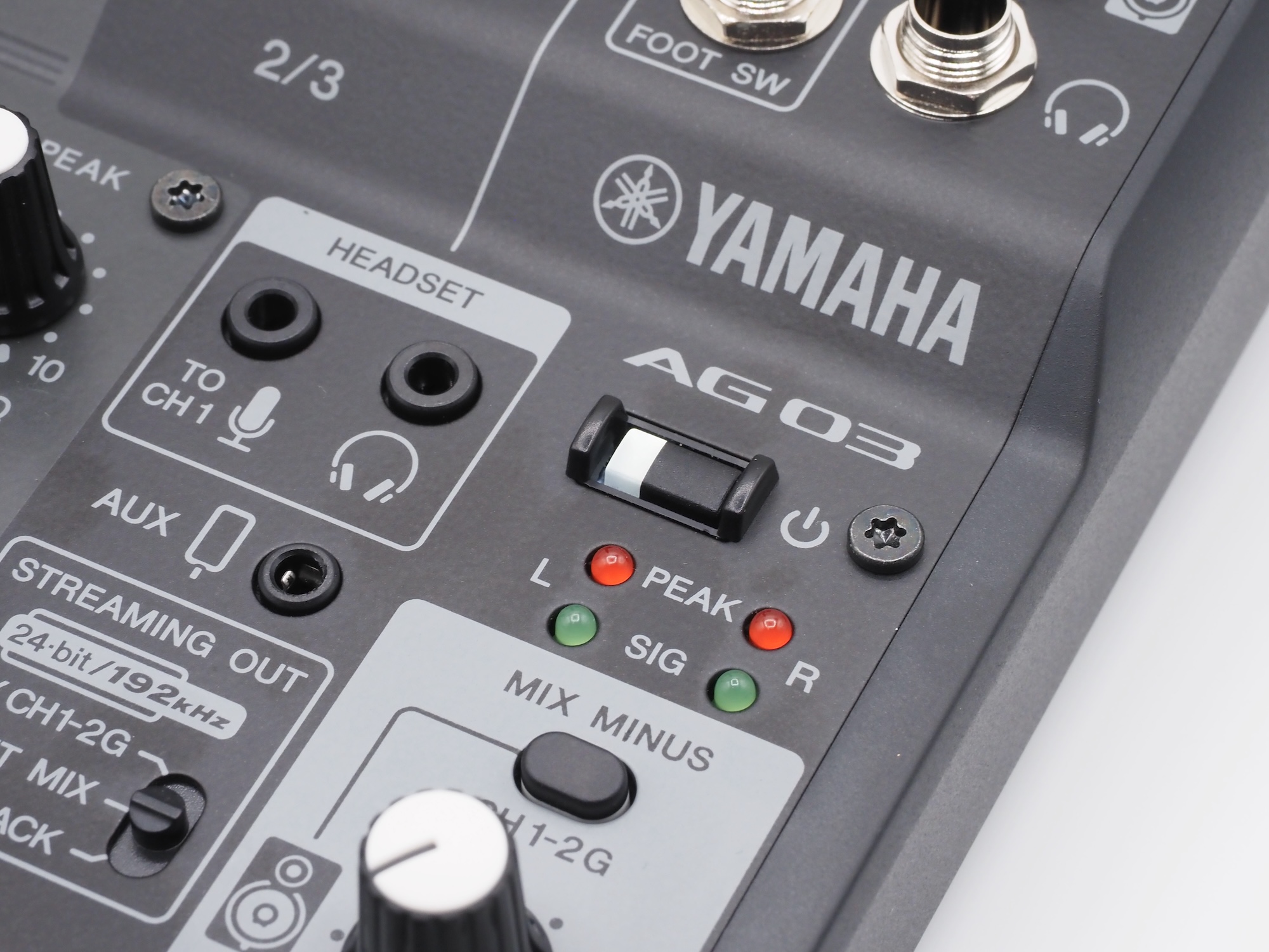 電源をオンにするが、初期状態ではPCは「AG03MK2」を認識しない