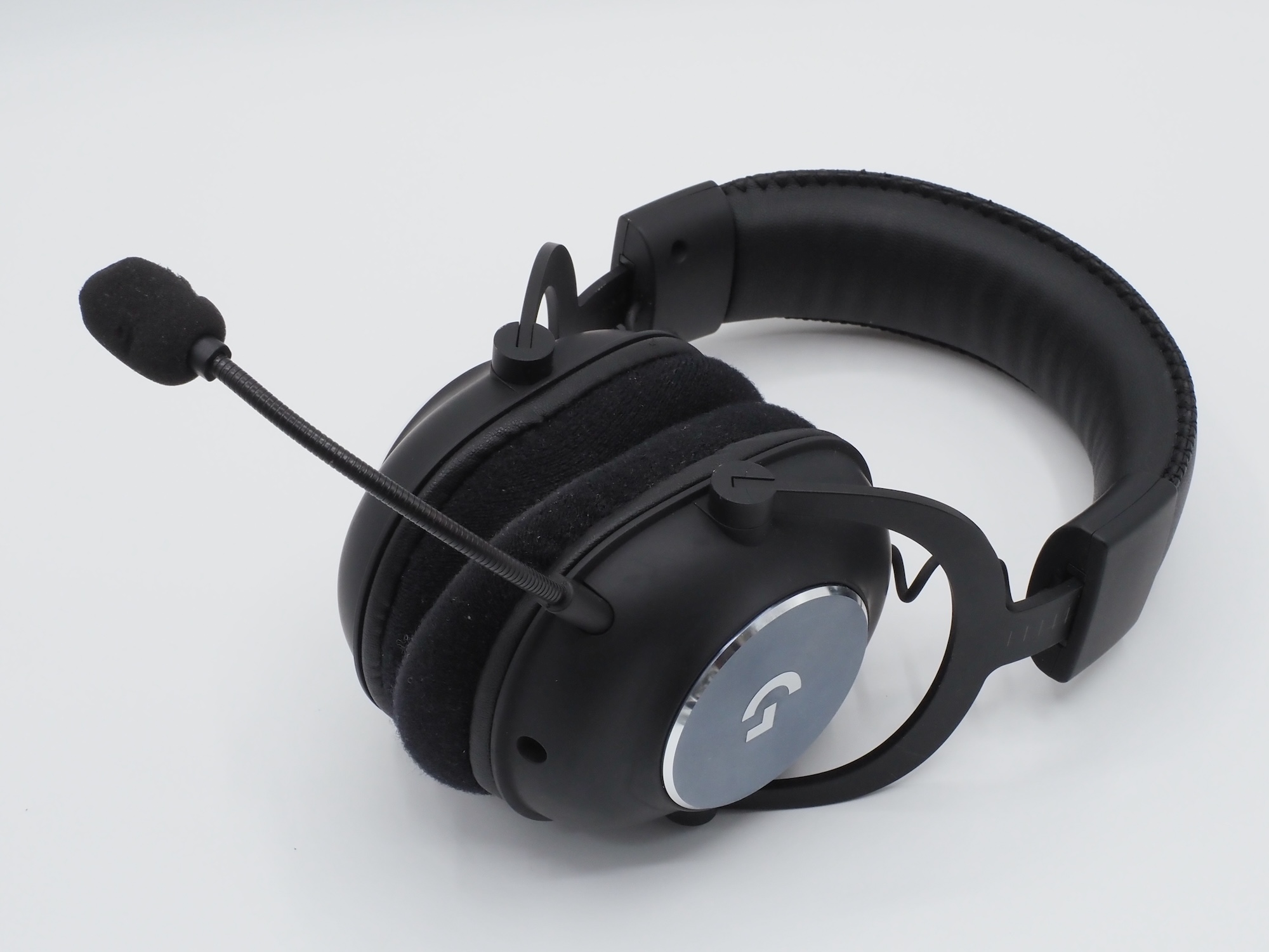 筆者がUSBマイク導入前に使っていた「PRO X」。定番のゲーミングヘッドセットで「ボイスチャットには十分」という評価もあった