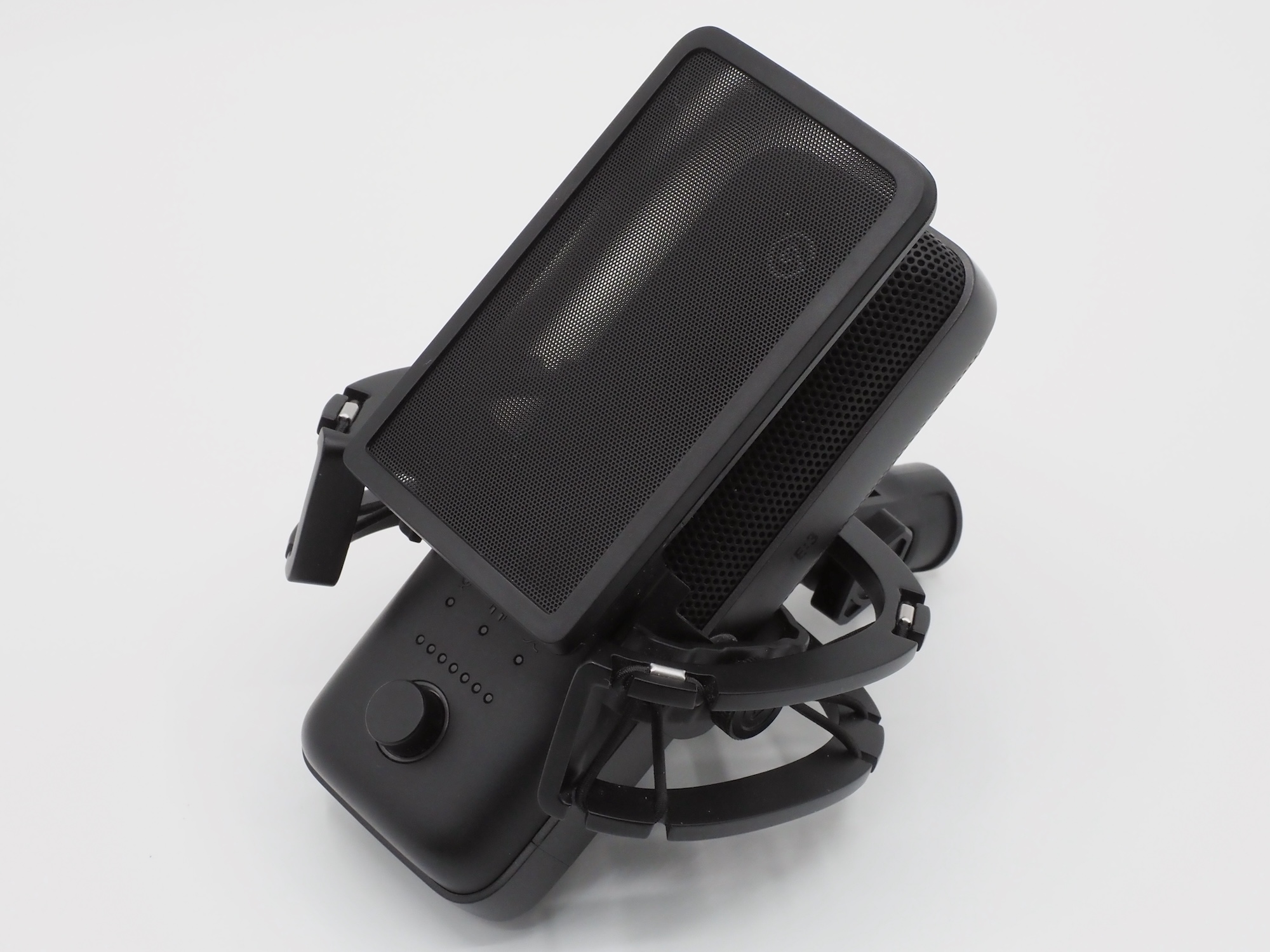 筆者が普段使用しているUSBマイク「Wave:3」。「GRAPHT Compact-Mic」と同じくらい音質面で評価されていた