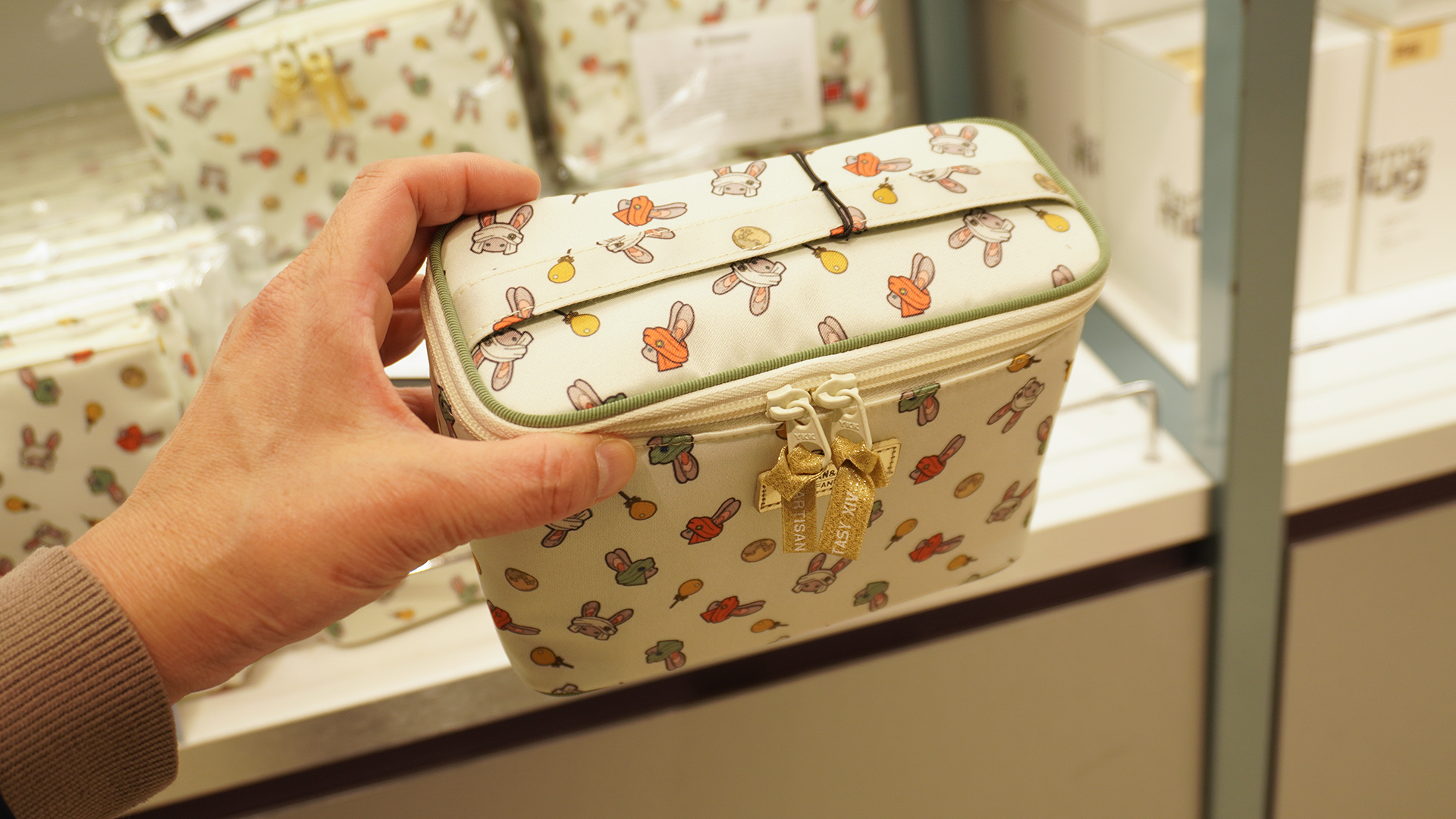 「バニティポーチ」