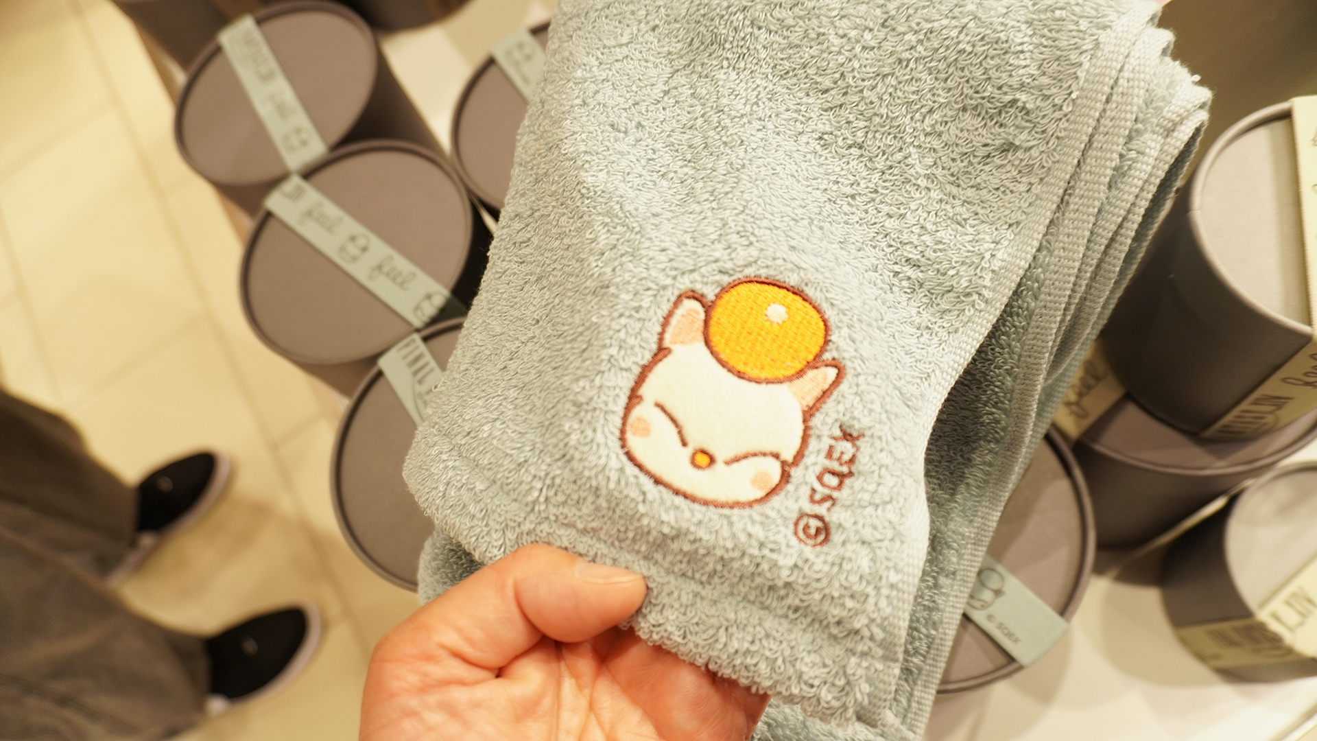 刺繍には起毛の素材が使われていてさらさらした手触り