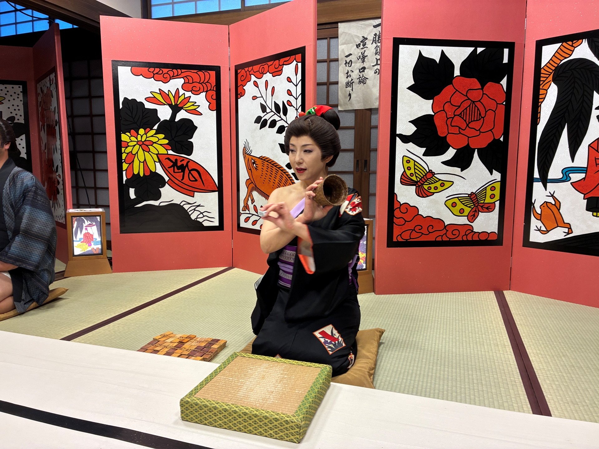 出目の合計が偶数か奇数かを予想する