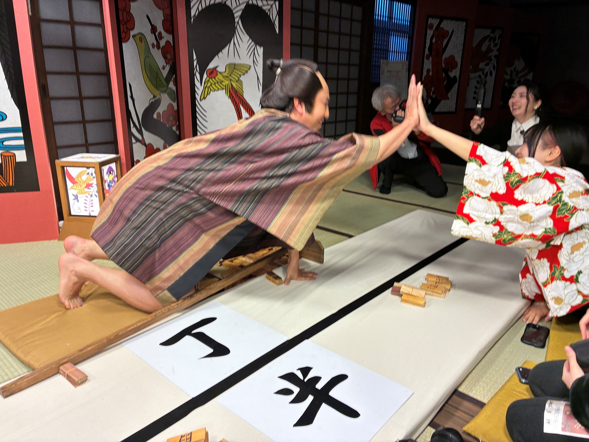 勝てば倍、負けたら没収。シンプルだがけっこう盛り上がる