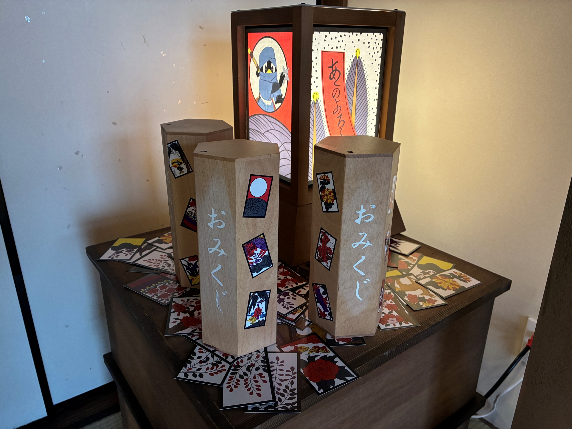 占いやおみくじを体験できる「京花占い」。「京のイケずうらない」なるものもあった