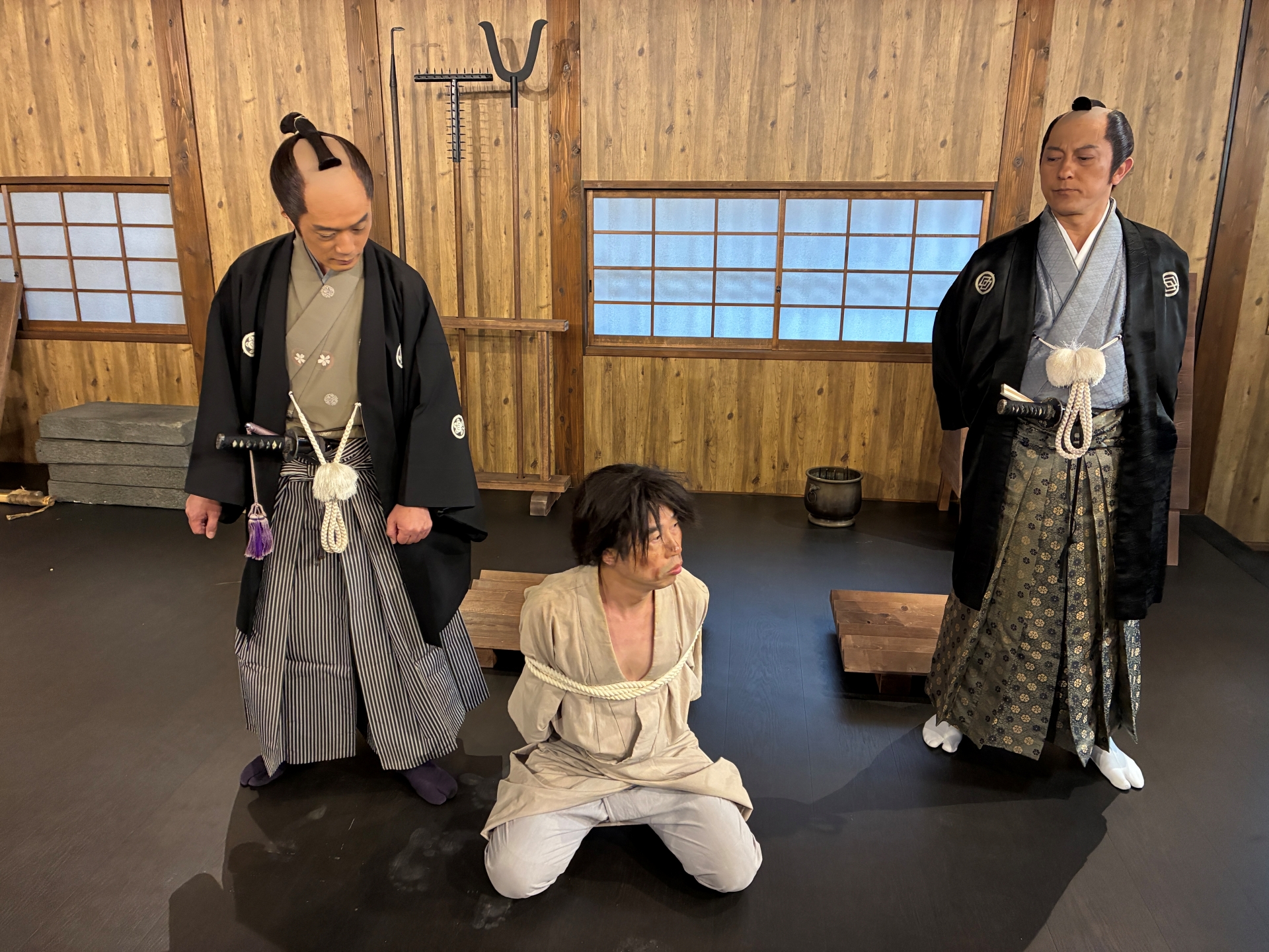 奉行たちと共に、いかにもおとぼけそうな罪人が登場。シリアスな感じは一切なかった