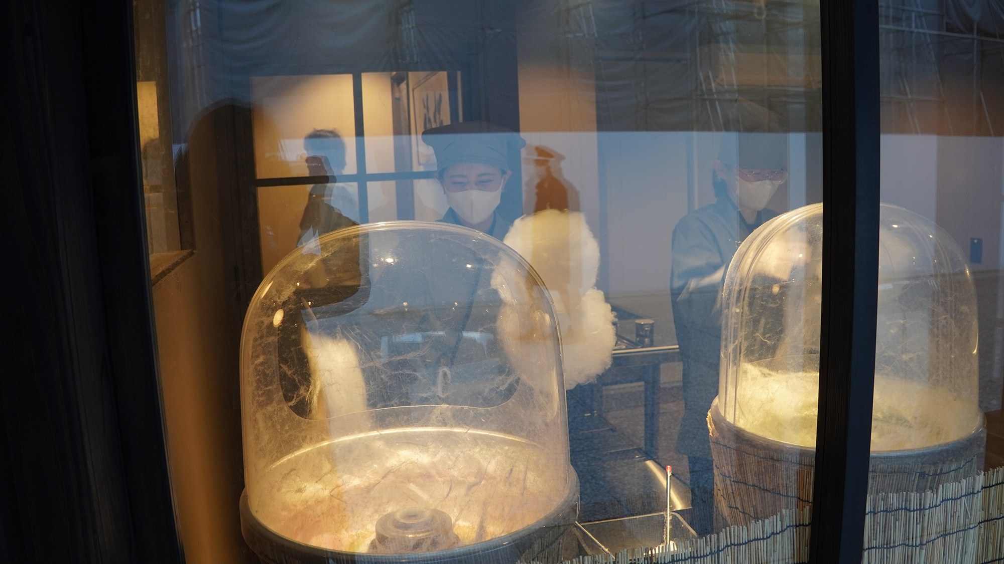 店頭で作っているところを外から見ることができる