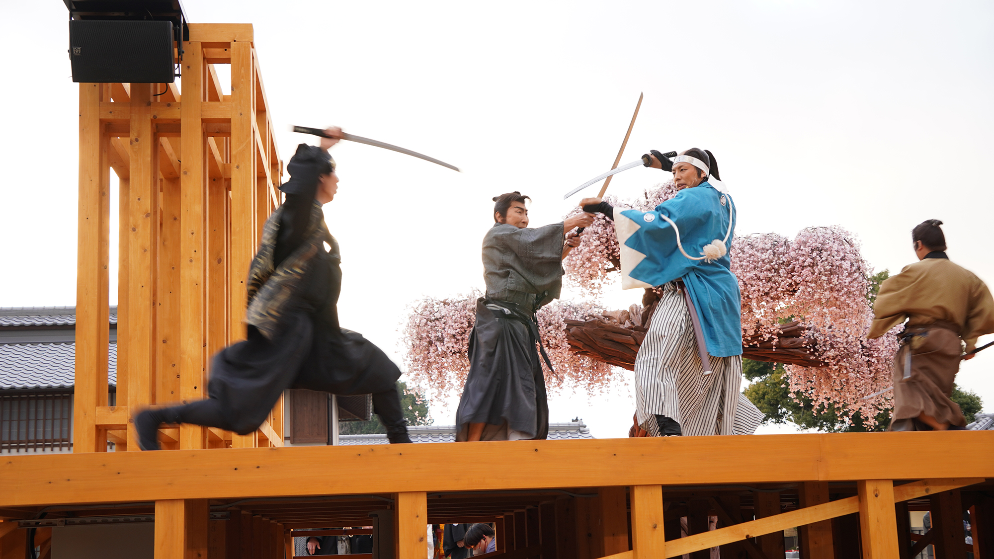 チャンバラが始まる