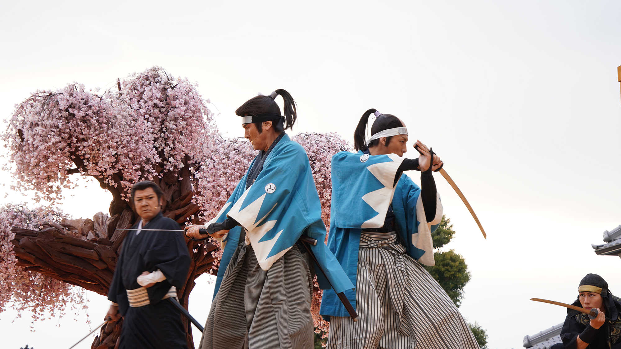 沖田総司と土方歳三が敵をなぎ倒していく