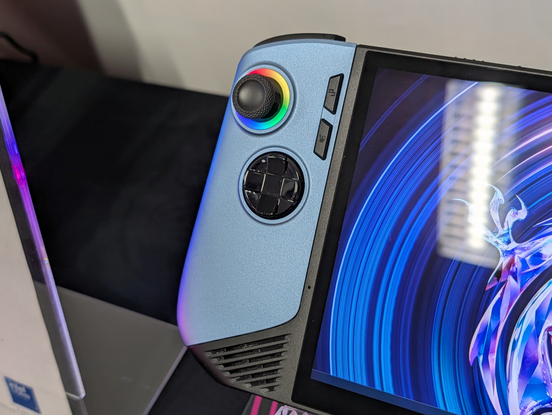 コントローラ以外の仕様は既存モデルと同等となっている