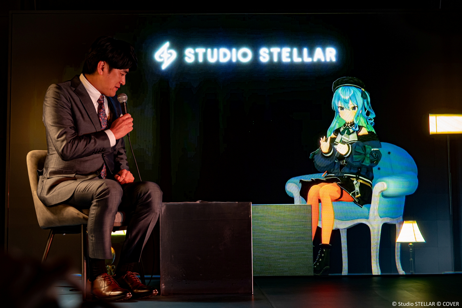 「個人事務所は秘密基地みたいなもの」と語るすいせいさんに対し、「それは星読みにとっても秘密基地になる？」と問う藤井氏。すいせいさんからは一拍おいて「もちろんです！」と力強い返答があった