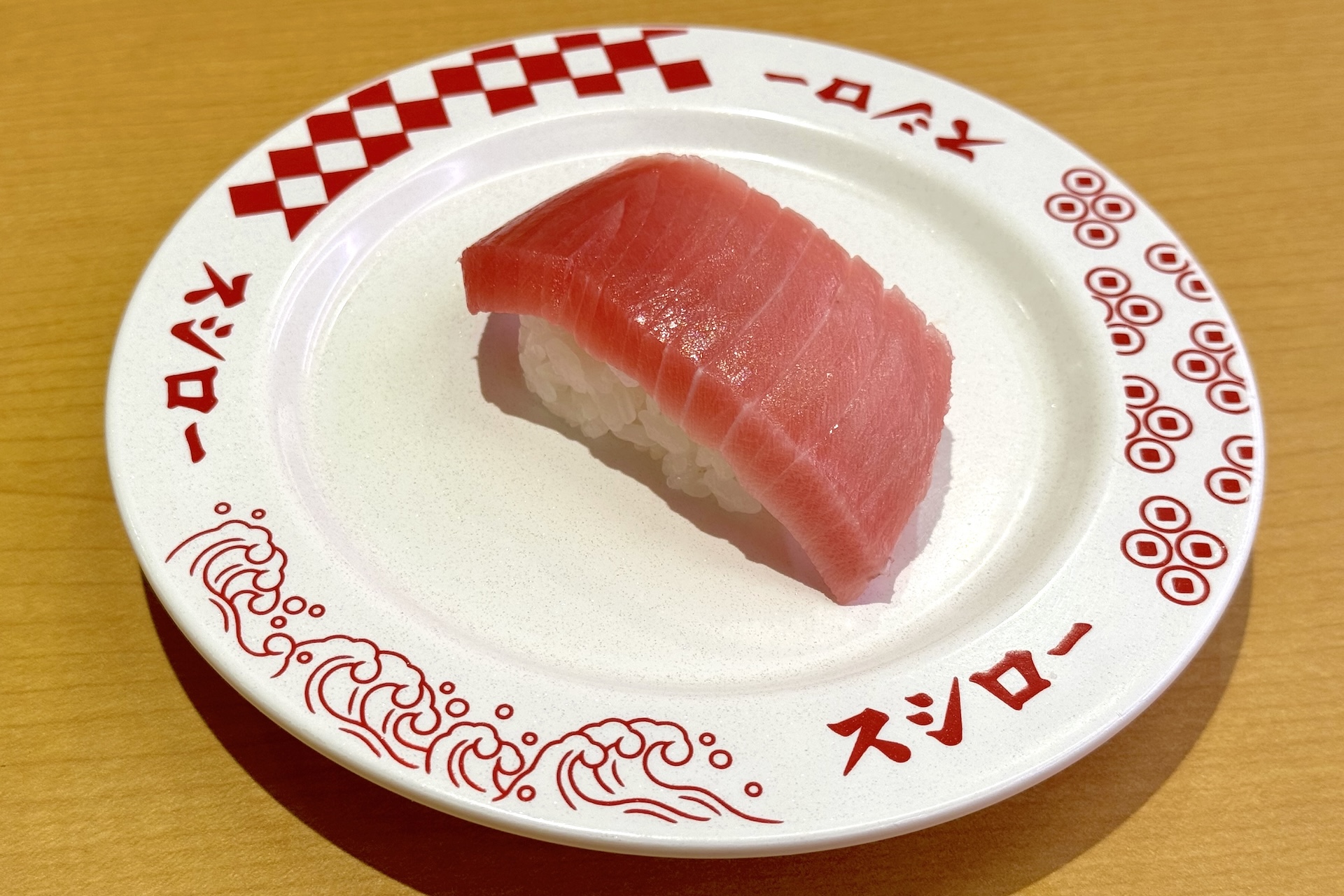 「本鮪中とろ」 価格：110円〜 販売期間：3月25日〜4月5日 ※販売予定総数503万食が完売次第終了