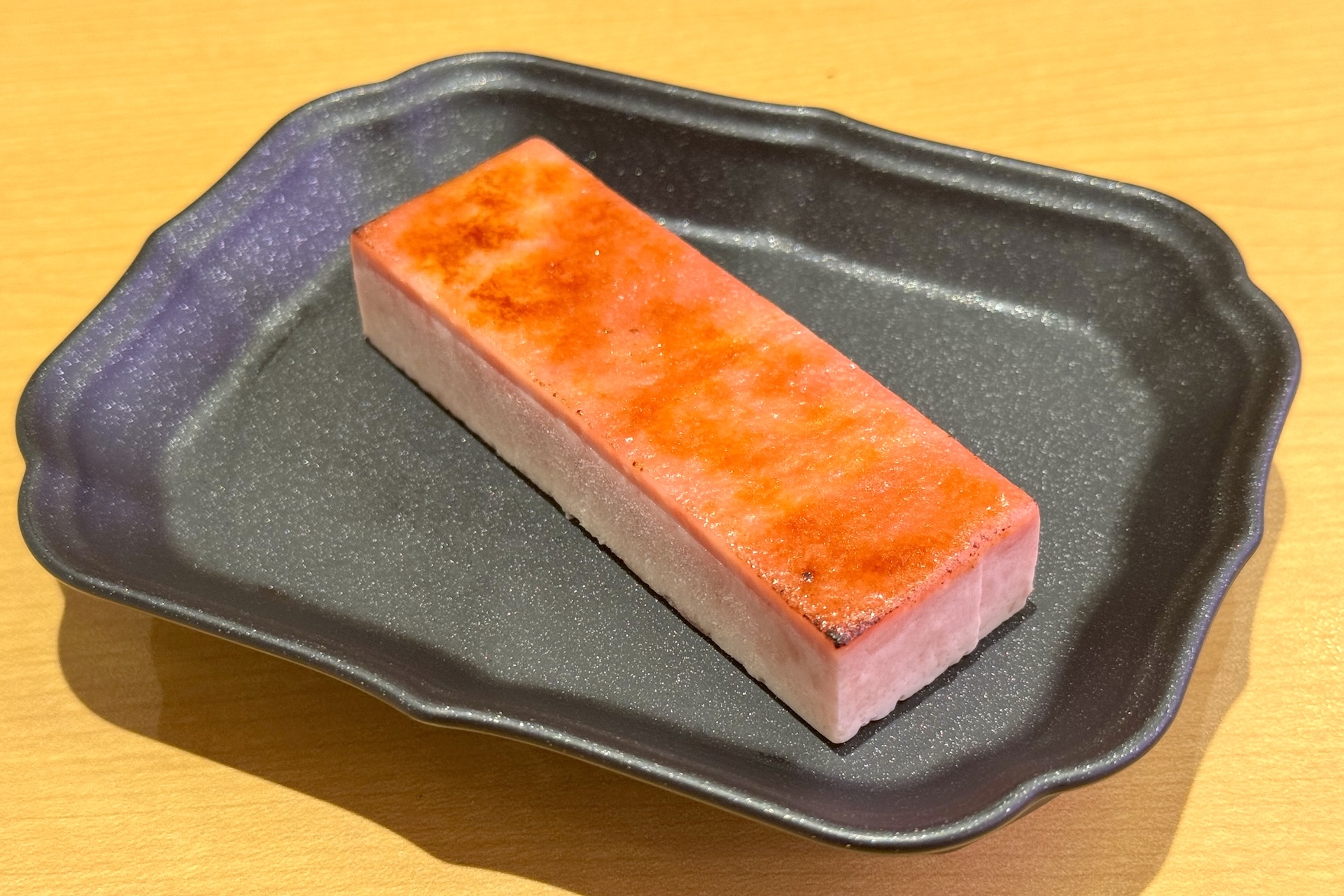 「苺と練乳のカタラーナ」 価格：250円〜 販売期間：3月25日〜4月5日 ※販売予定総数18万食が完売次第終了