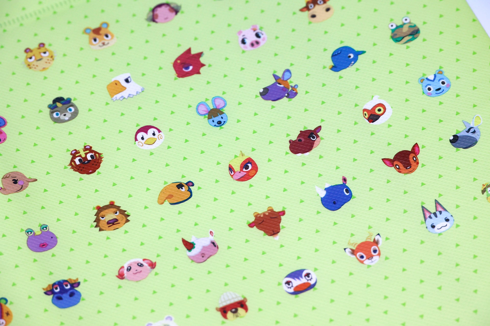 どうぶつたちの顔が描かれている