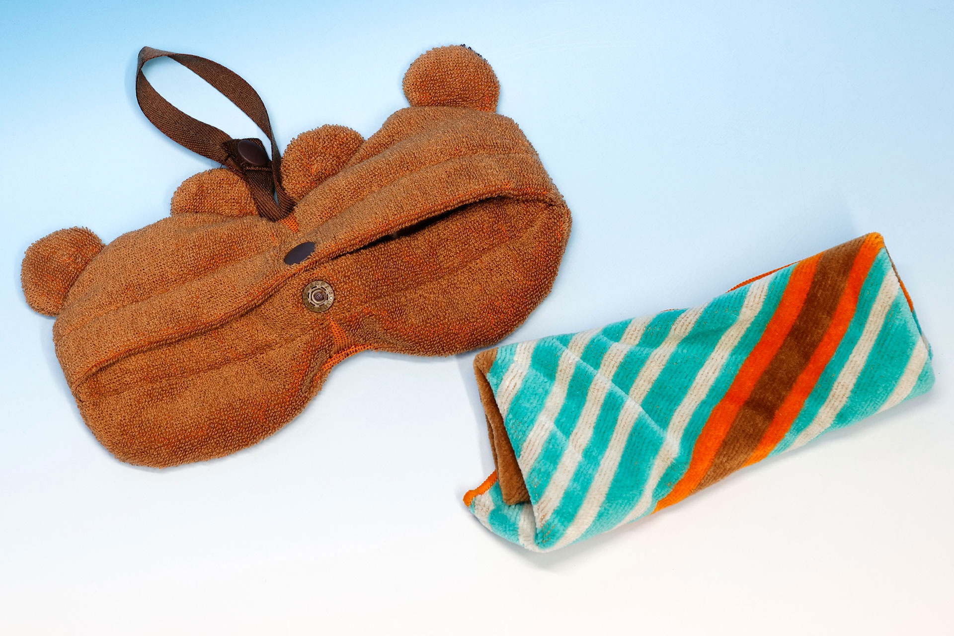 ポーチから中のタオルを取り出したところ