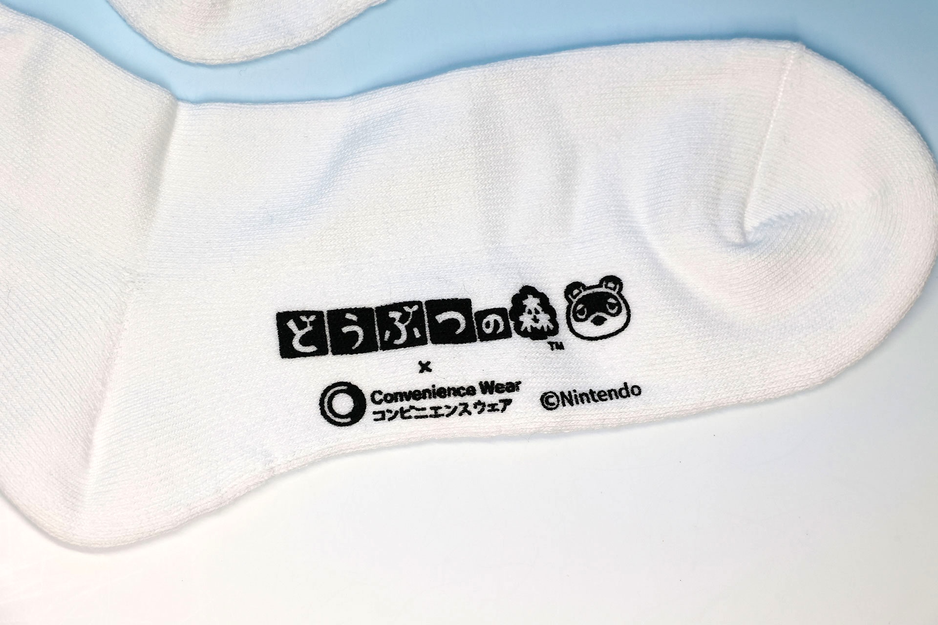 「どうぶつの森」のロゴとたぬきちもプリントされている