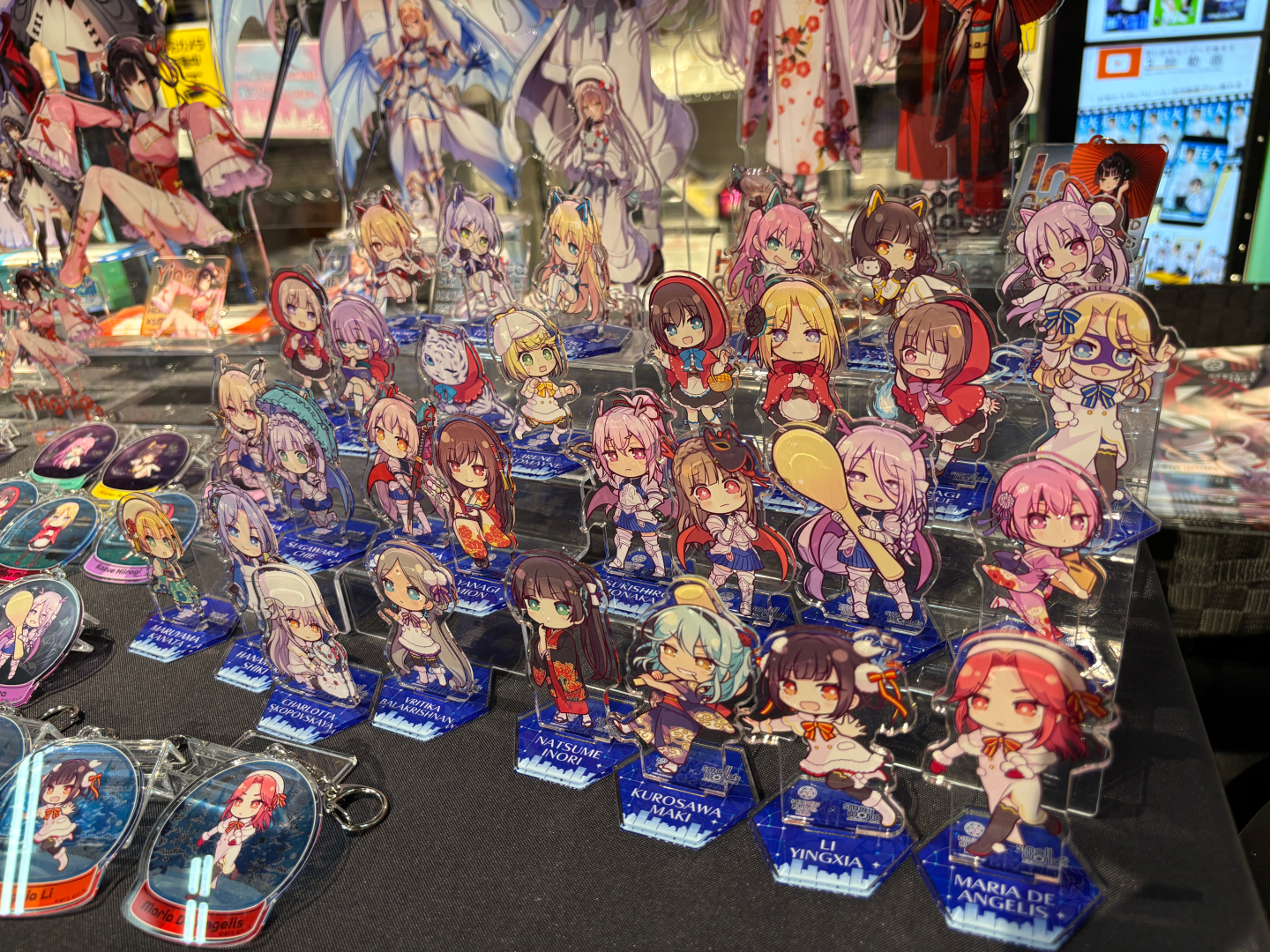 「描き起こしミニキャラアクリルスタンド」価格：各990円