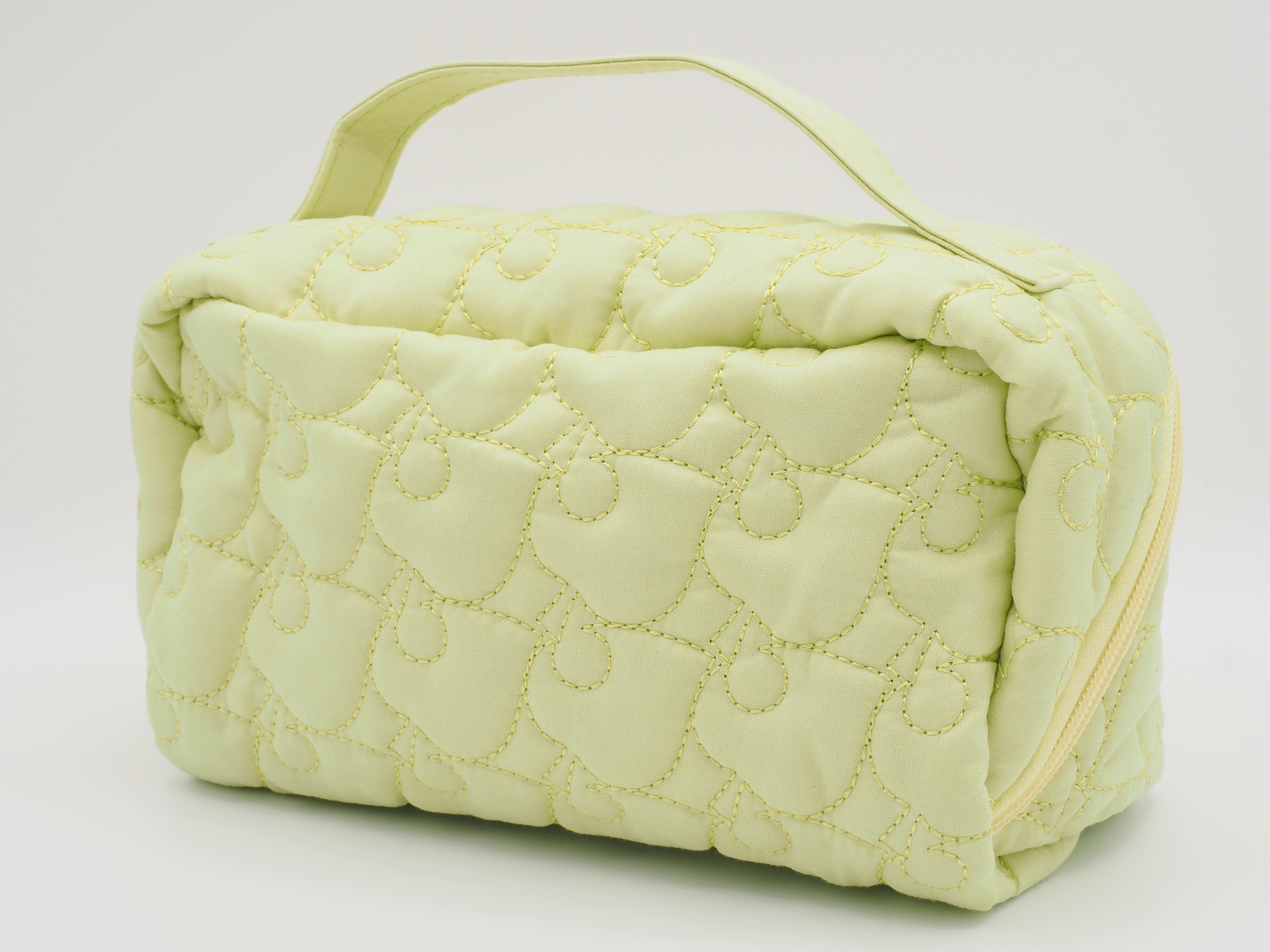 裏面は刺繍がなく、シンプルなデザイン