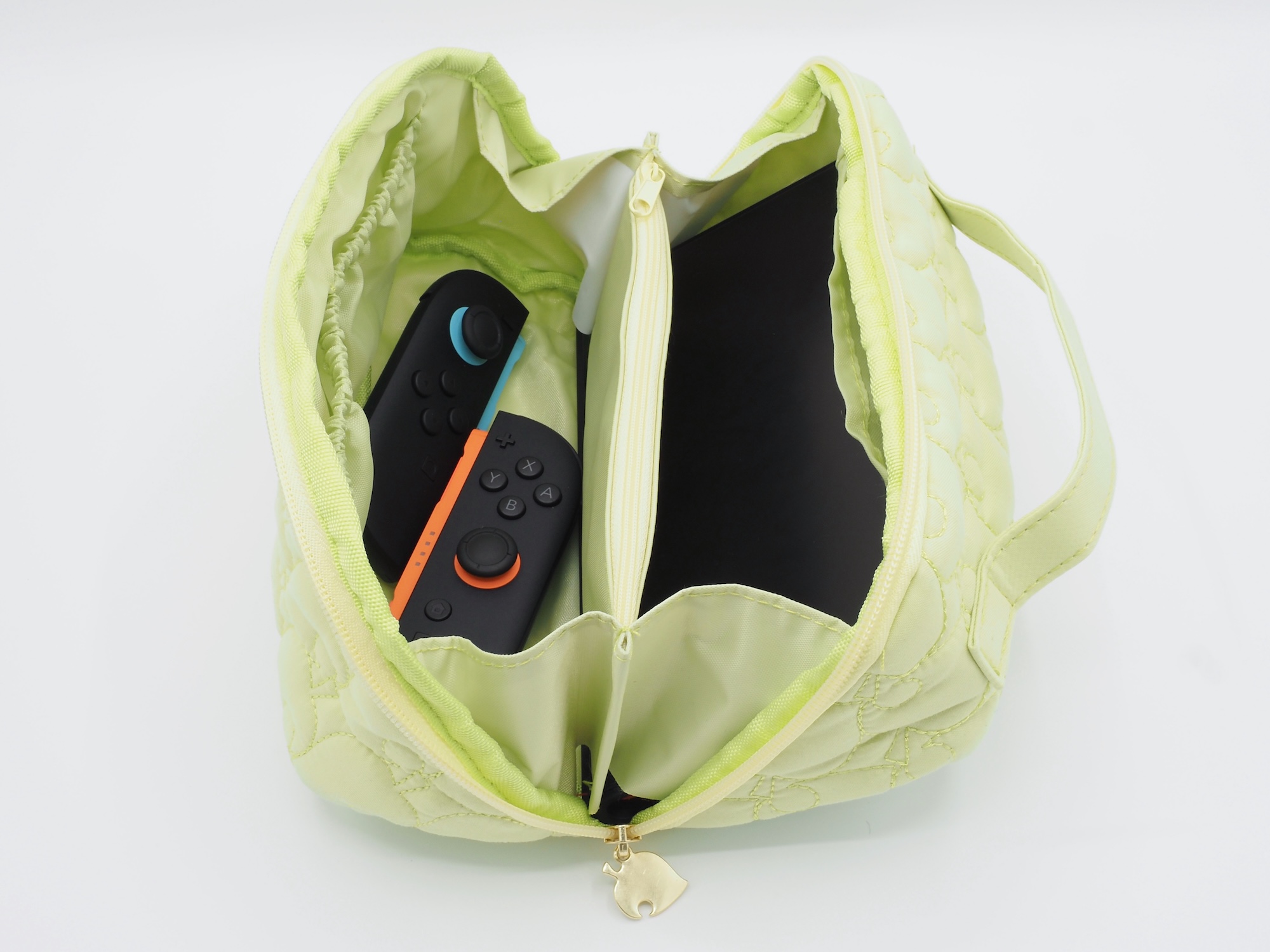 Switch2であれば、本体とJoy-Con2をわけることで収納可能