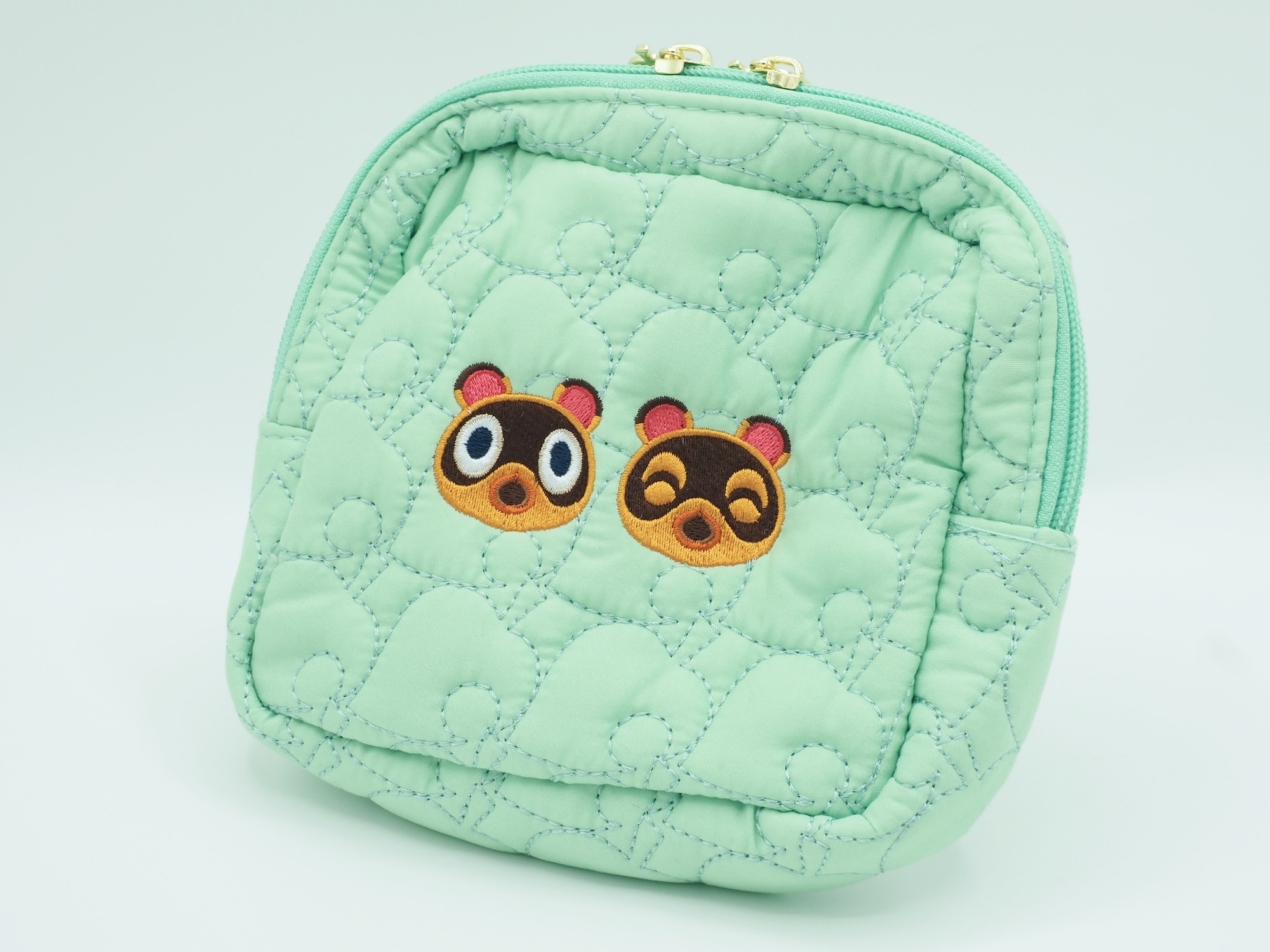 新緑を彷彿とさせる爽やかなグリーンカラー