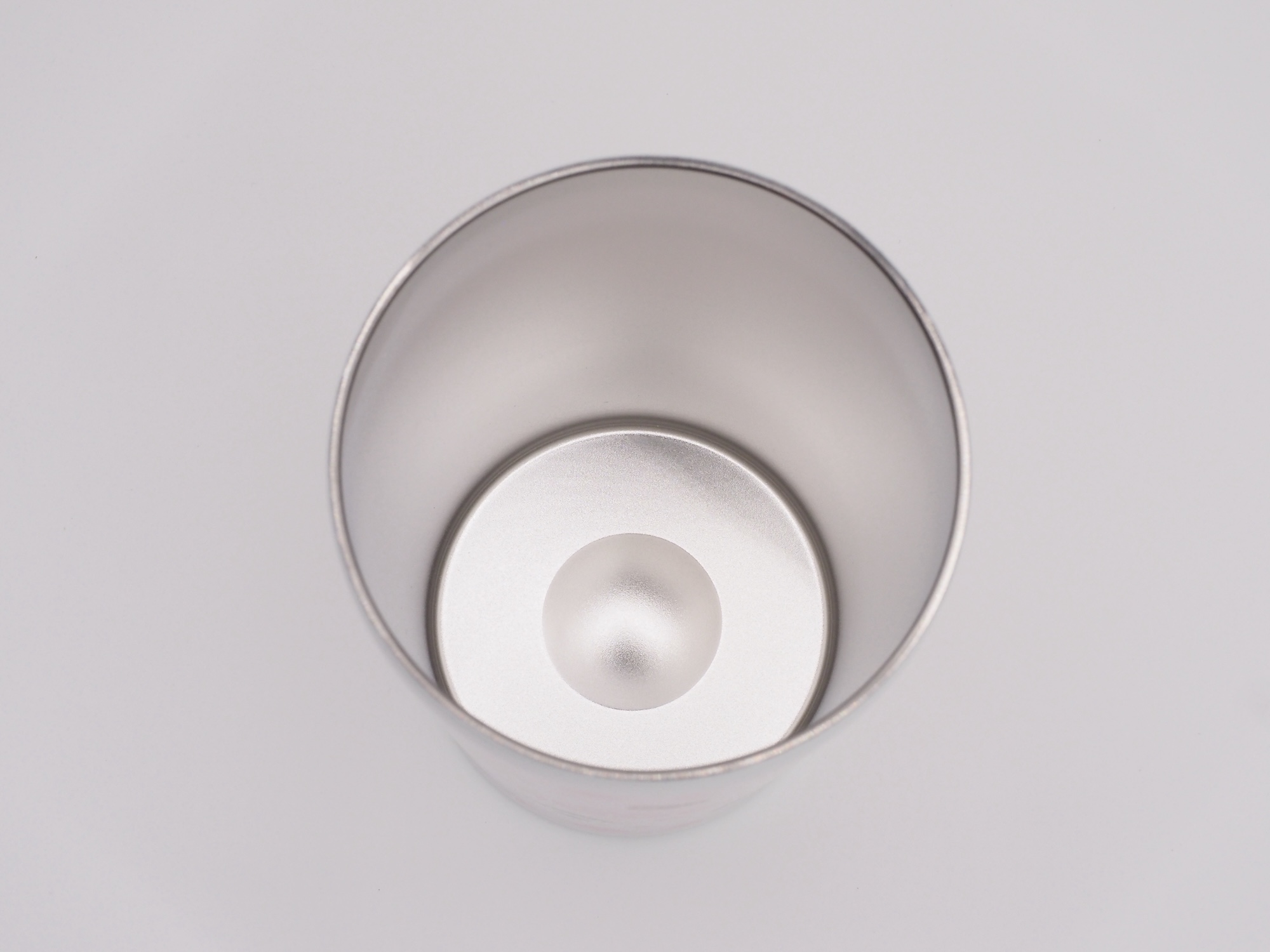 内容量は450mlとちょうどいいサイズ。ドリンクカップもそのまま入る