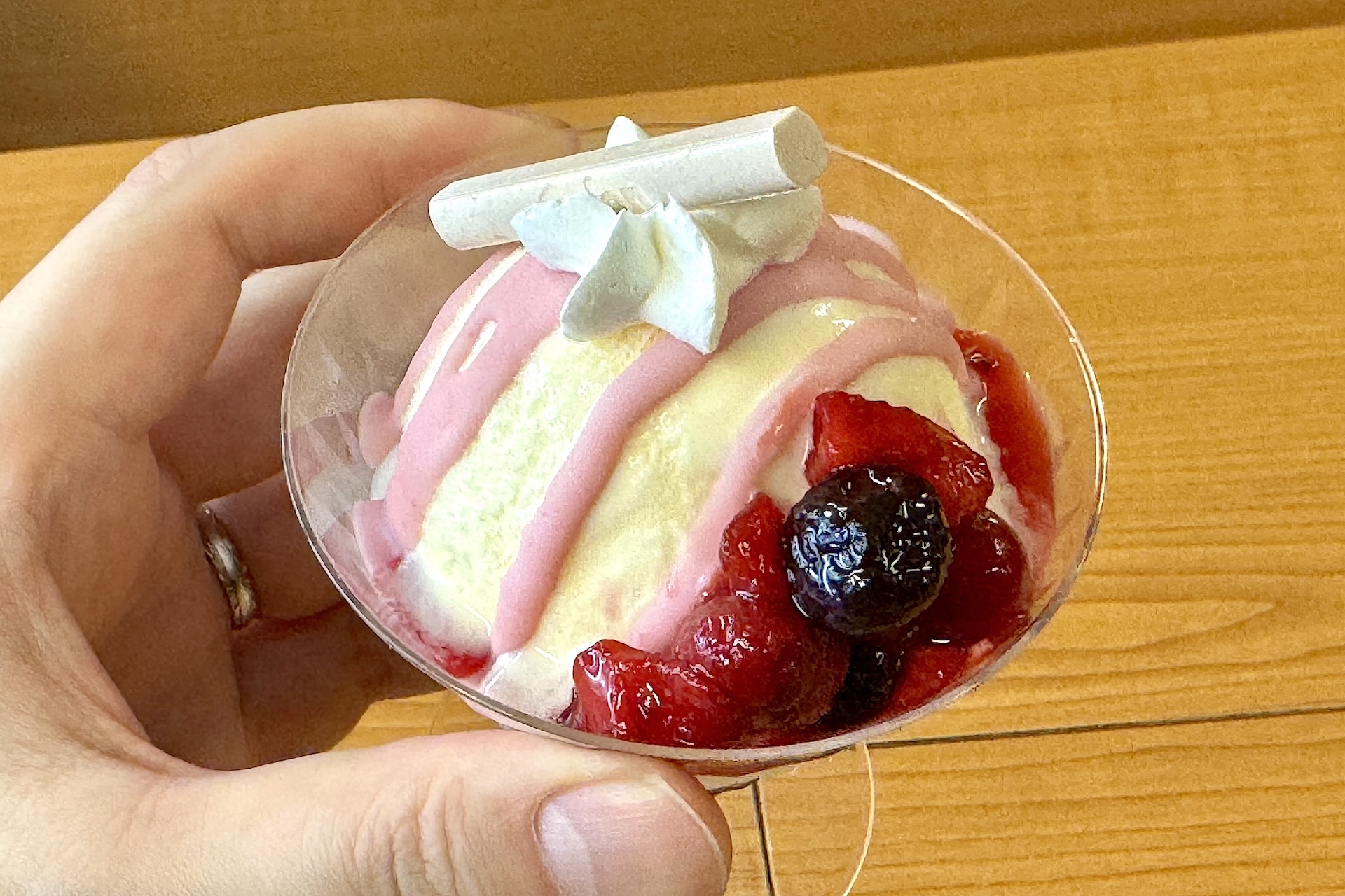 萩原研二の優しいイメージをミルクホイップ、いちごソースの優しい色合いで表現。唯一無二の相棒（バディ）感を楽しめる