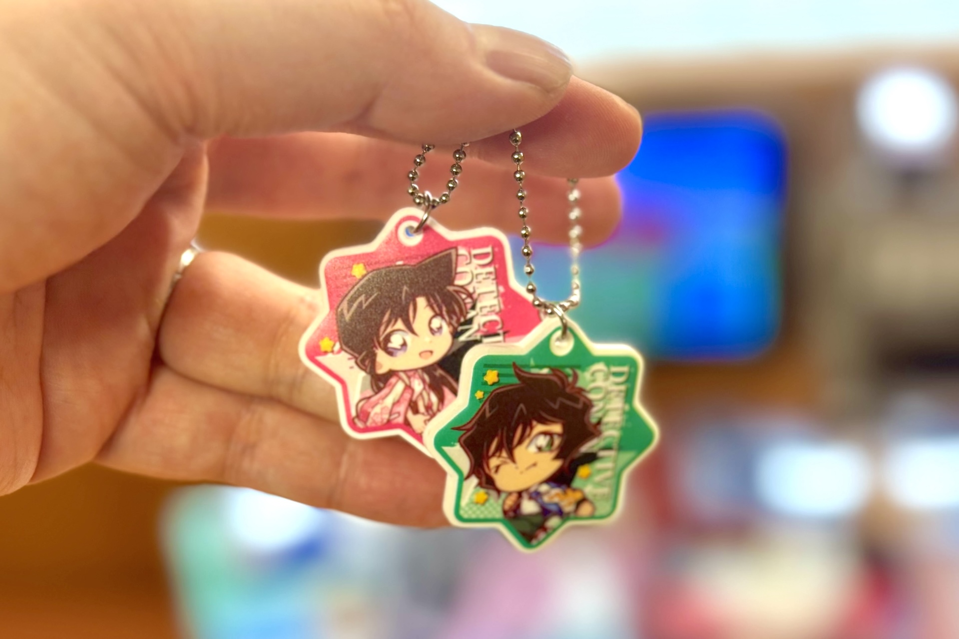 ボールチェーン付き。カバンなどに付けて楽しめる