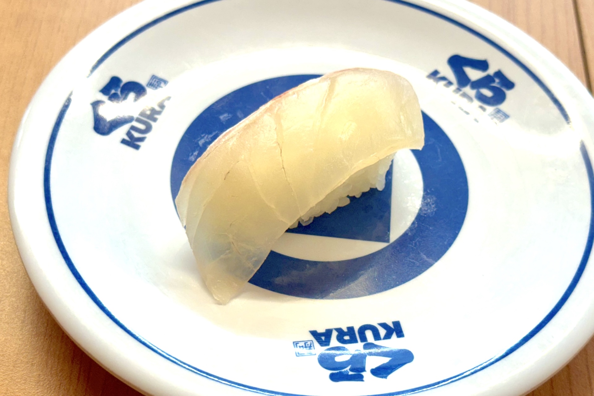 「熟成 桜鯛（一貫）」 価格：110円 販売期間：4月3日〜4月12日