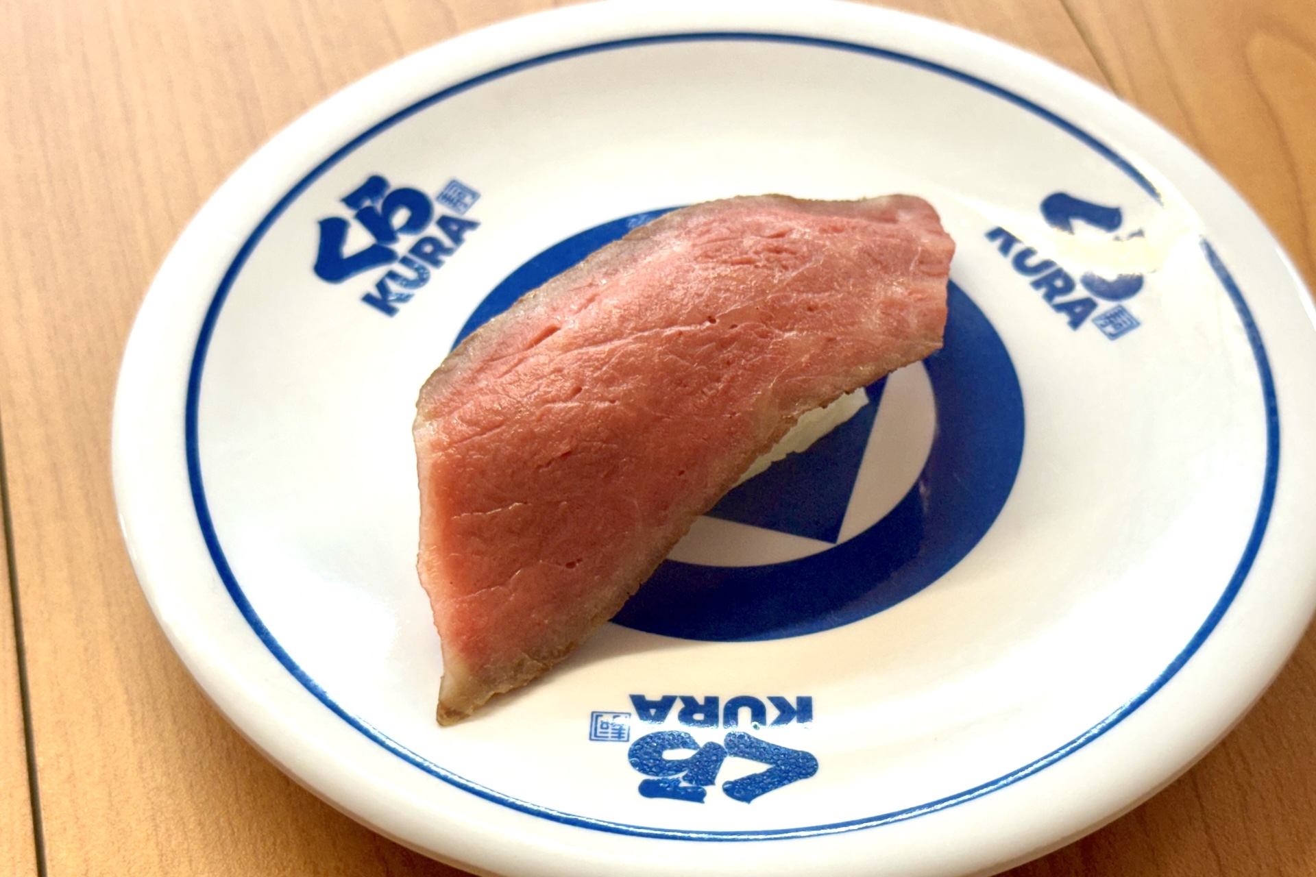 「黒毛和牛にぎり（一貫）」 価格：380円 販売期間：4月3日〜4月12日