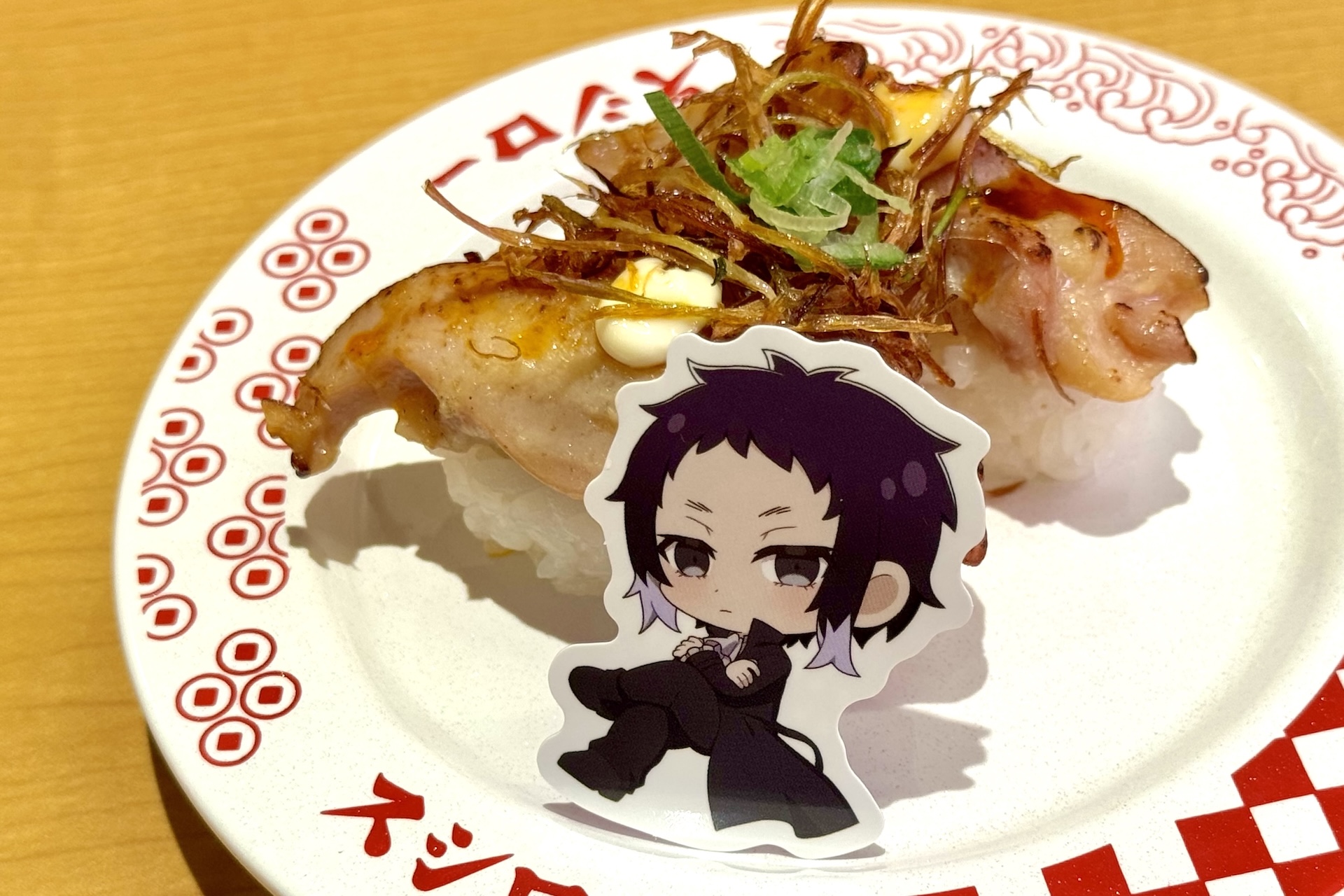 「文豪ストレイドッグスコラボ限定ピック付き マーラー風グリルチキン揚げネギ添え」 価格：280円〜