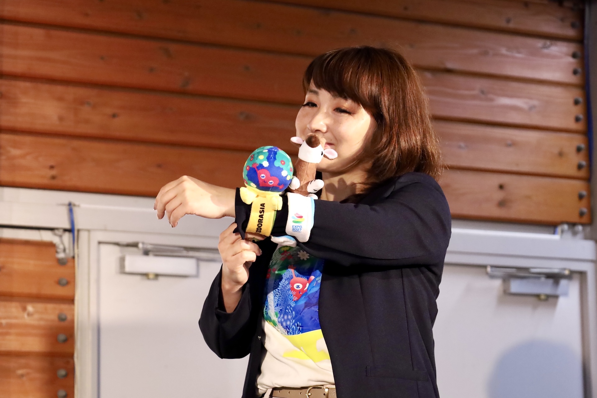 こちらは「ぬいぐるみ くるりんず」で、腕に巻き付けて楽しめる。これを付けてズーラシア園内を散策するのも良さそうだ