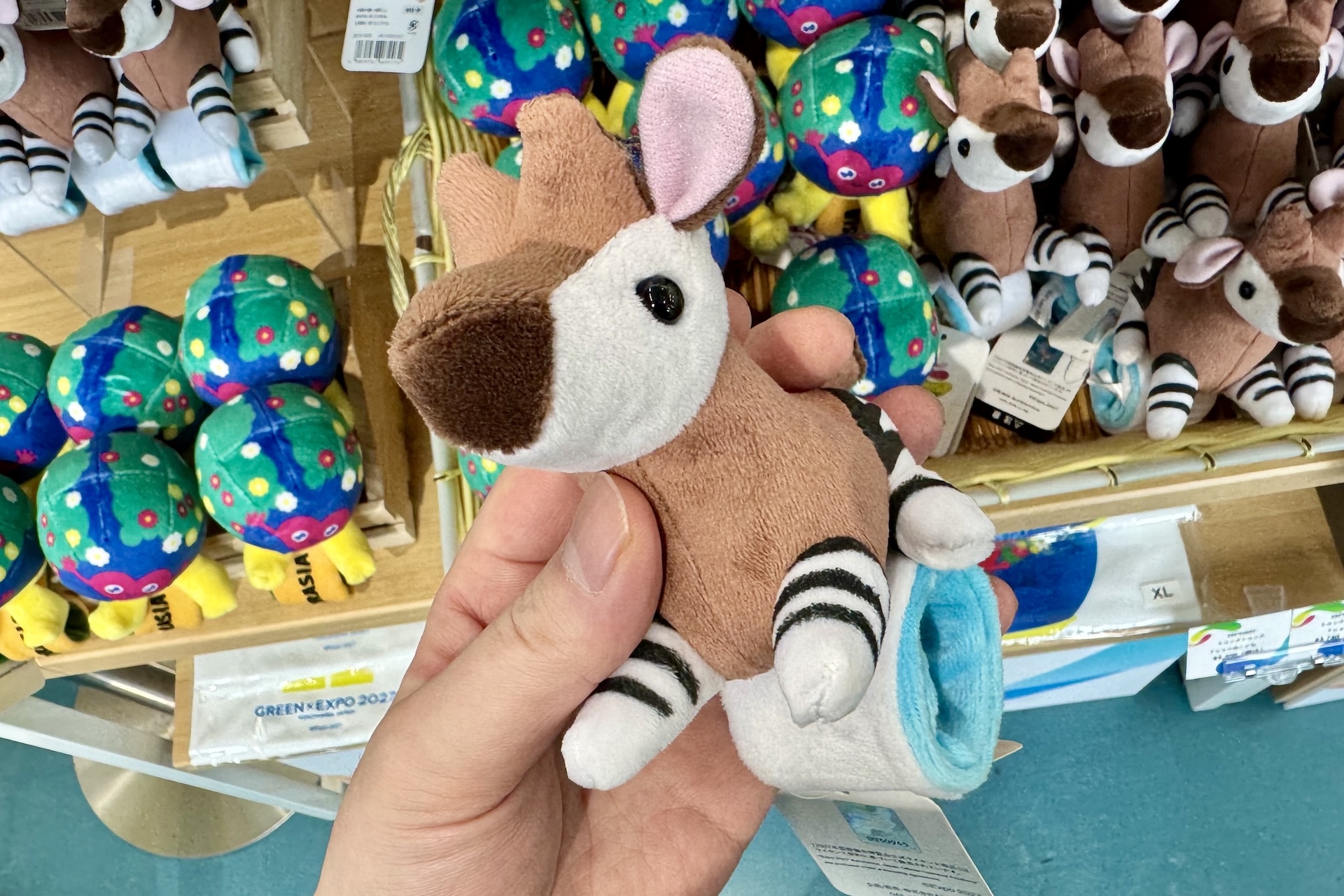 「EX27 TK 【ズーラシア】 ぬいぐるみ くるりんずオカピ AQA」 価格：2,200円