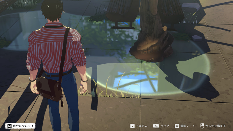 駅舎の水たまりが反射する青空