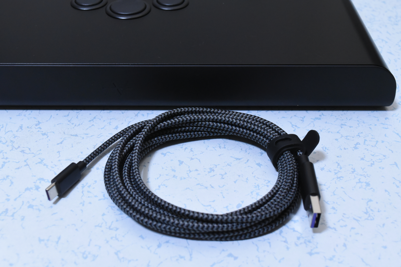 Type-CのUSBケーブルが付属している