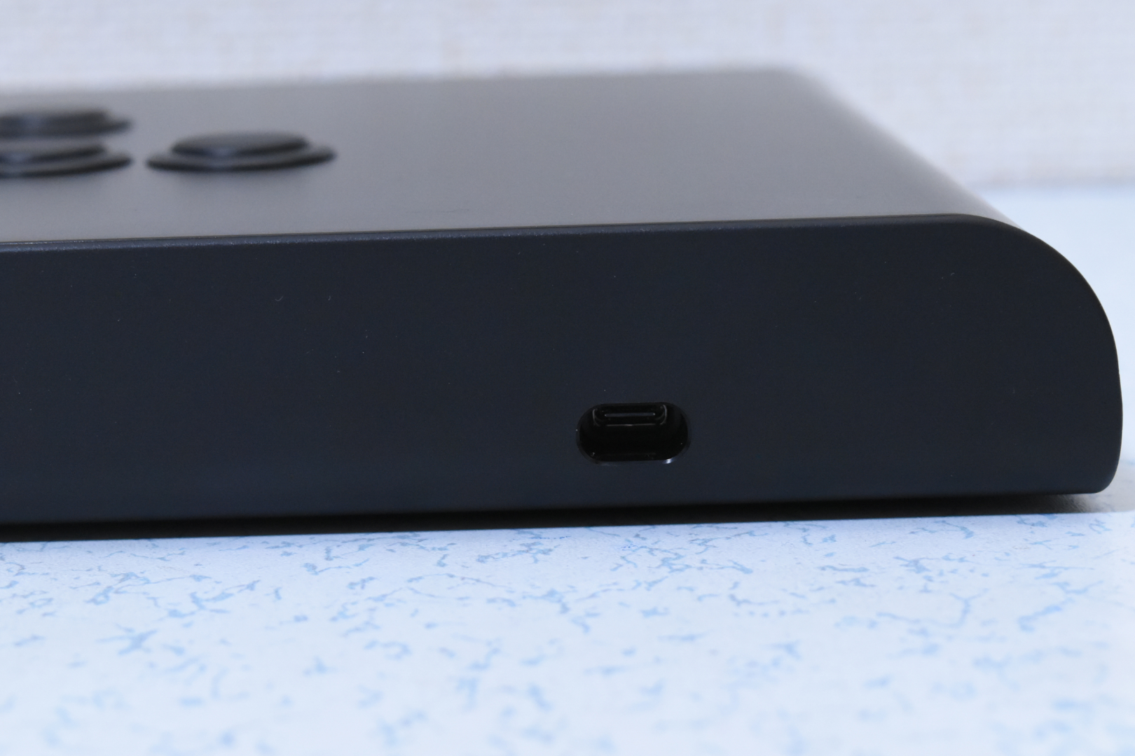 USBの差込口も上部に備わっている