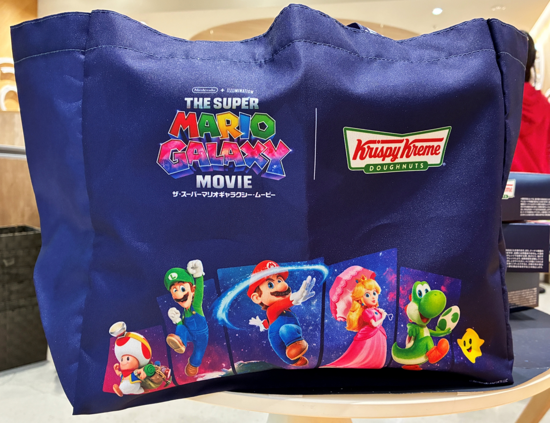コラボ エコバッグ。大きく描かれたマリオたちのデザインがかわいい。大容量なのも実用するうえではポイント