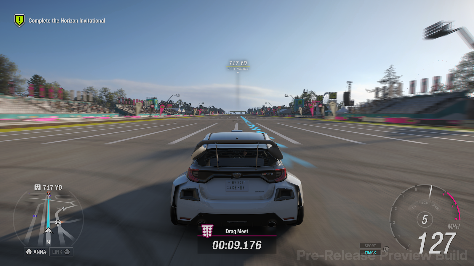 滑走路でドラッグレースにも参加できる