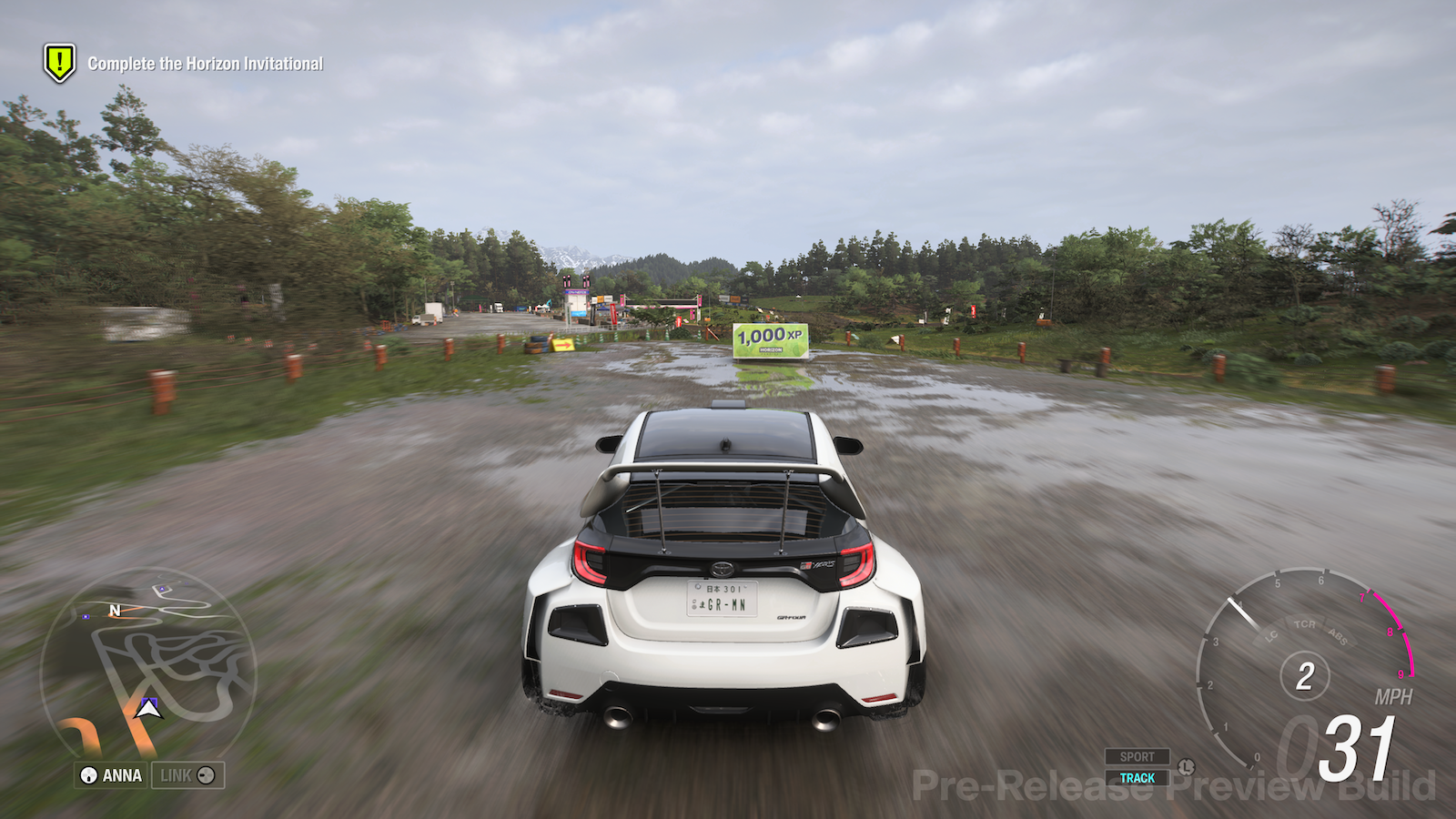 その場で購入して、サーキットでレースに参加できる