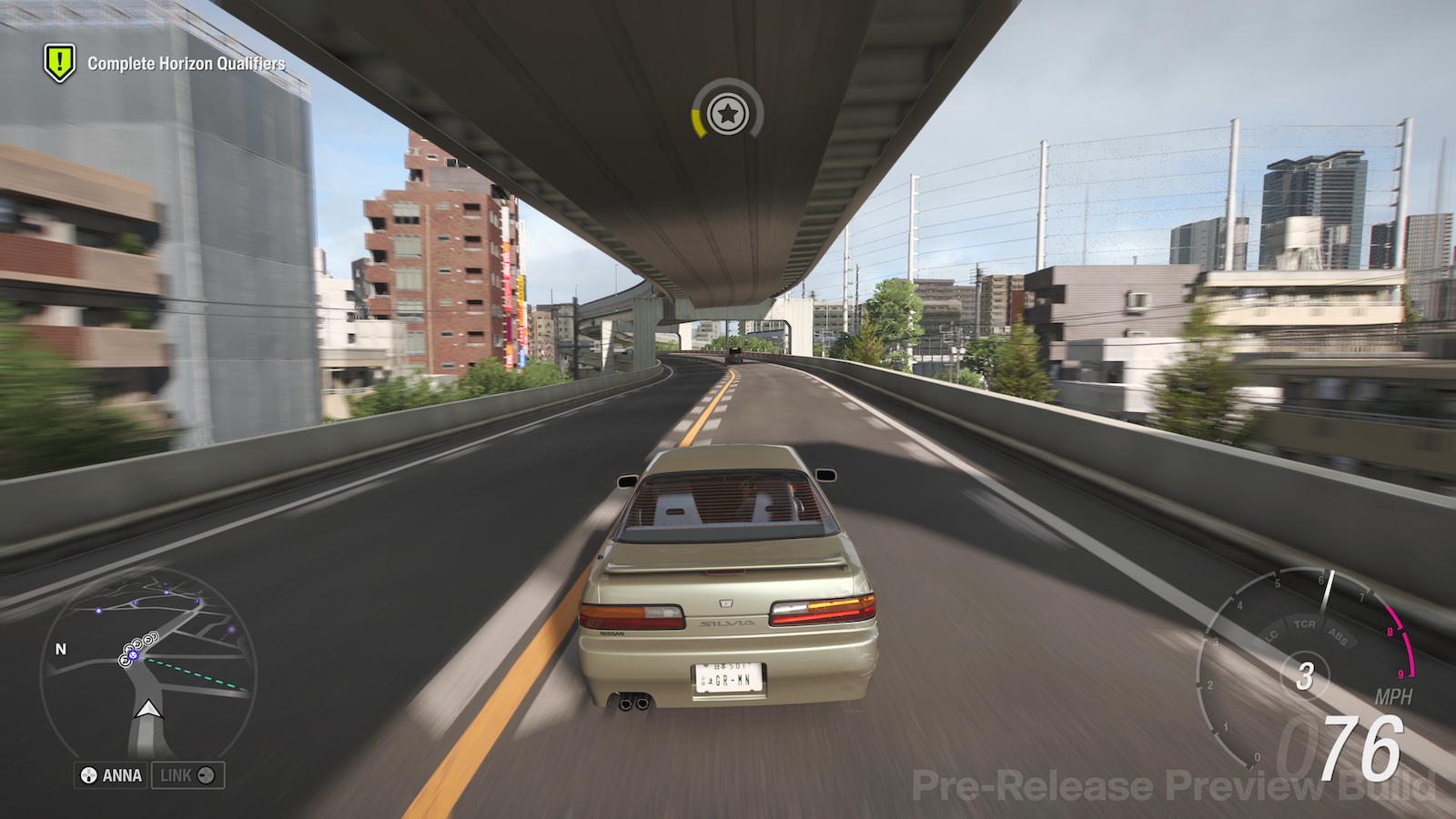 2階建ての都市部の高速道路