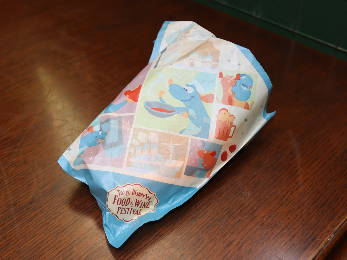 スペシャルラタトゥイユサンド（ハム＆ハニーマスタード、エッグ） 単品990円、フレンチフライとソフトドリンクのチョイスのセットで1,530円