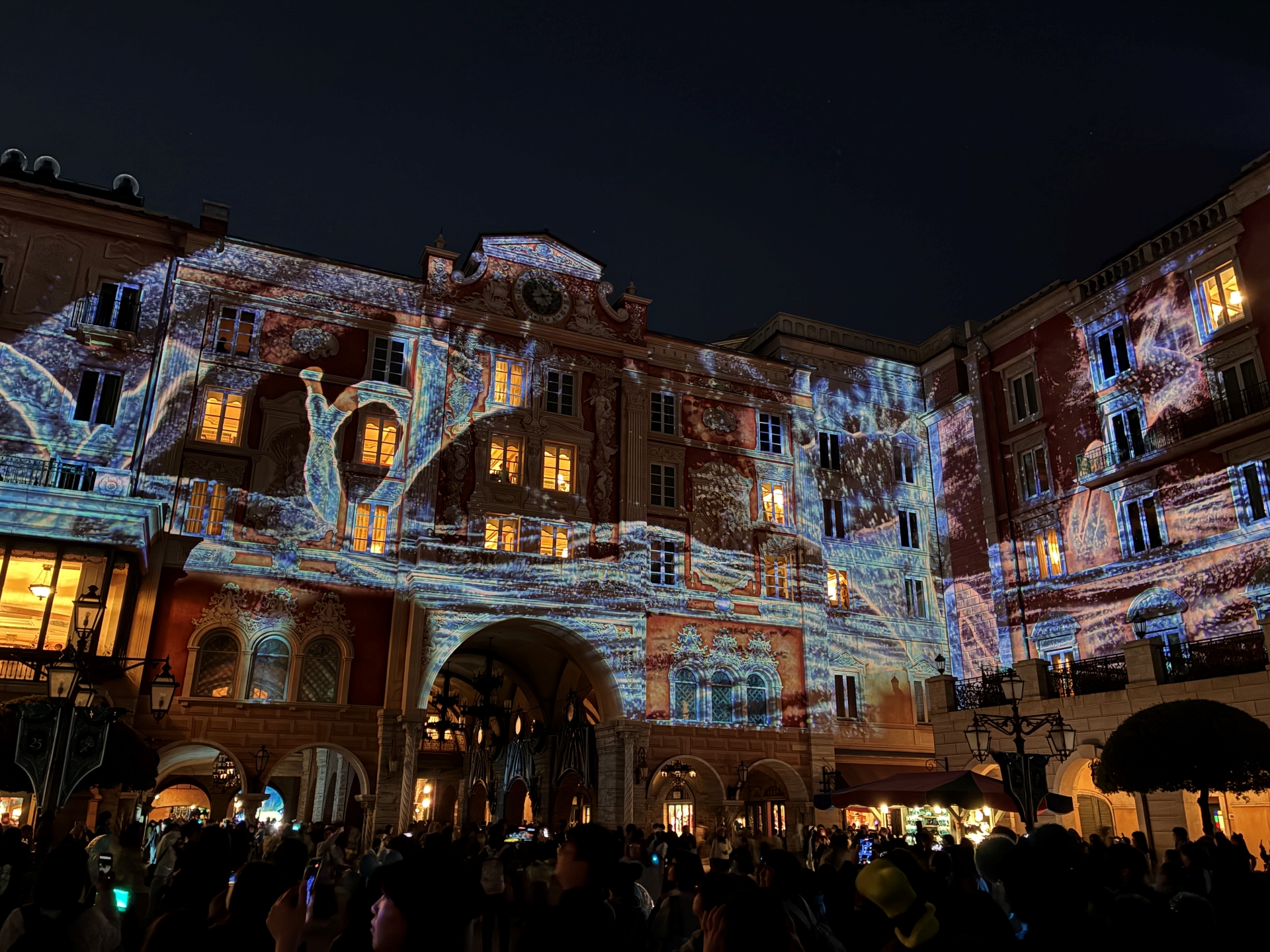 「スパークリング・ジュビリー・ナイト」。視界いっぱいに広がる映像に圧倒される