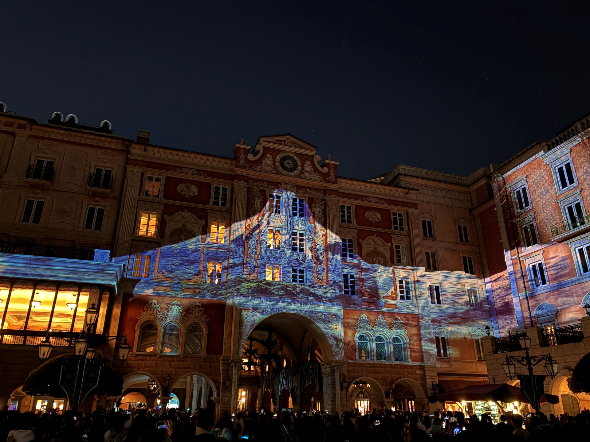 「スパークリング・ジュビリー・ナイト」。視界いっぱいに広がる映像に圧倒される