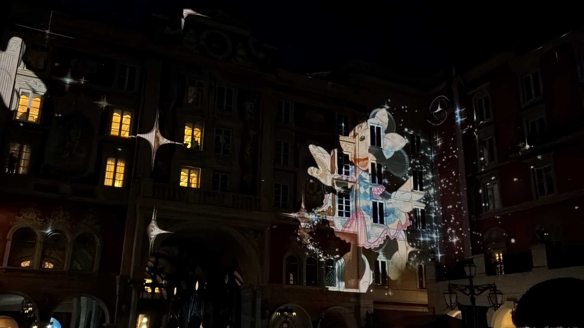 「スパークリング・ジュビリー・ナイト」。視界いっぱいに広がる映像に圧倒される