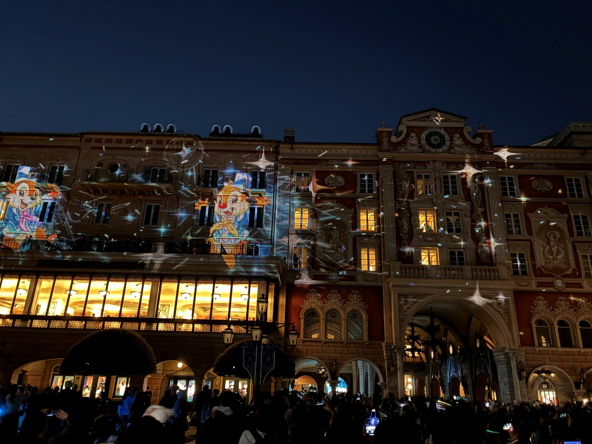 「スパークリング・ジュビリー・ナイト」。視界いっぱいに広がる映像に圧倒される