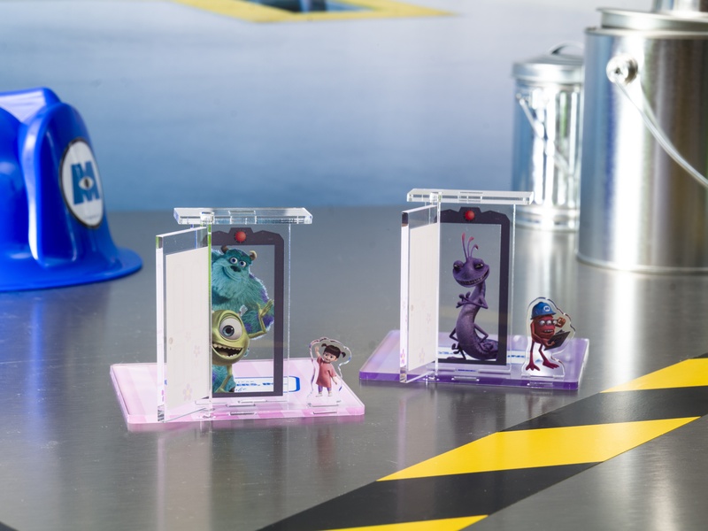 ドア型アクリルスタンドコースター（全2種、1,430円）