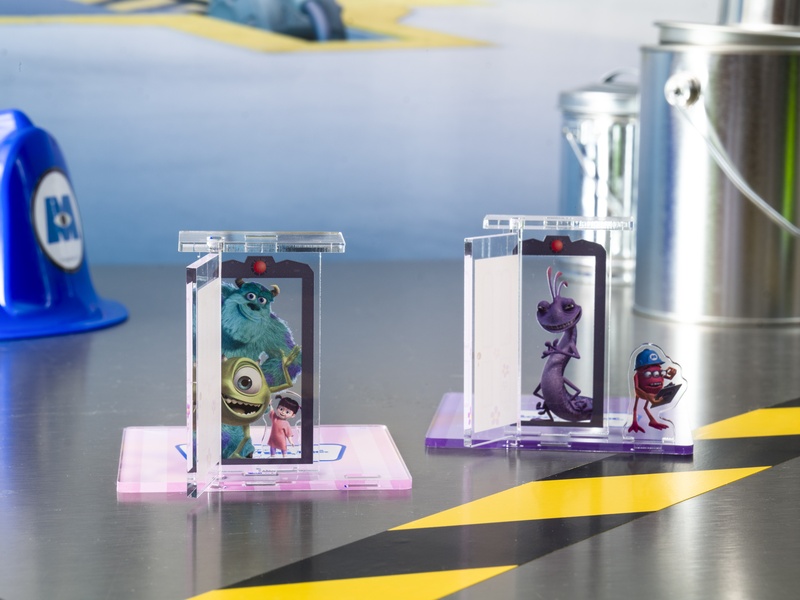 ドア型アクリルスタンドコースター（全2種、1,430円）