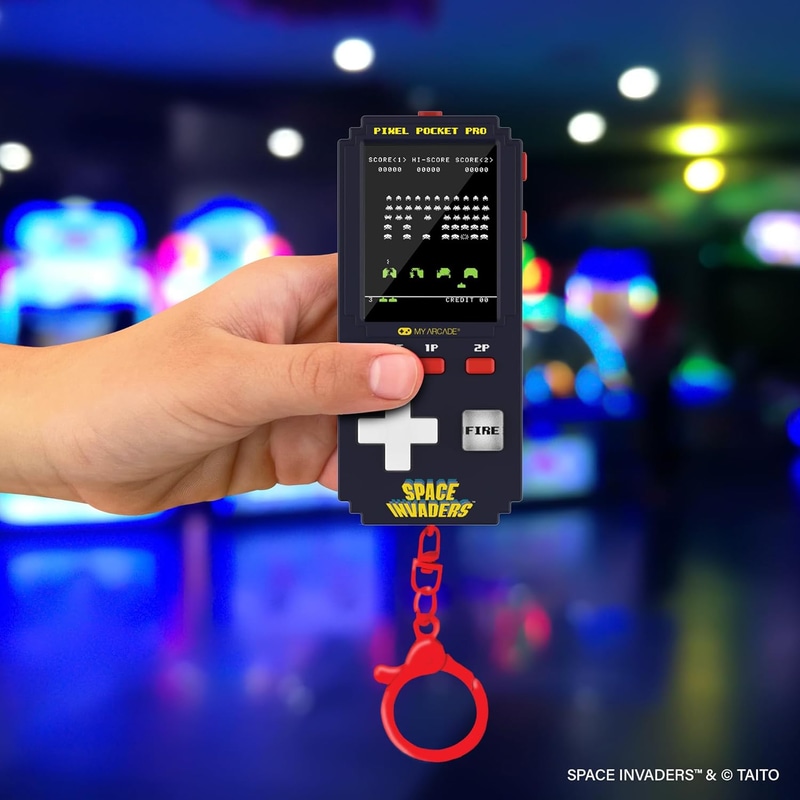 アーケードゲーム「スペースインベーダー」がポータブルゲーム機になって登場